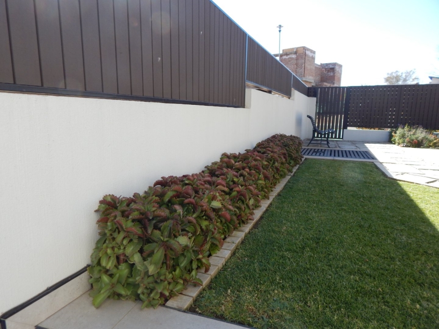 To Let 4 Bedroom Property for Rent in Helderfontein Estate Gauteng