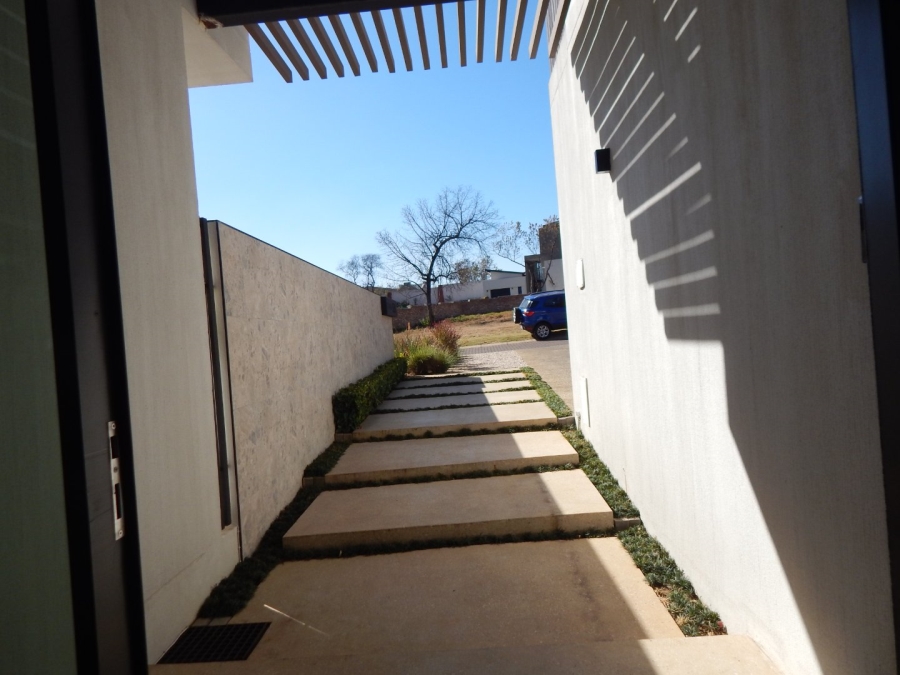 To Let 4 Bedroom Property for Rent in Helderfontein Estate Gauteng