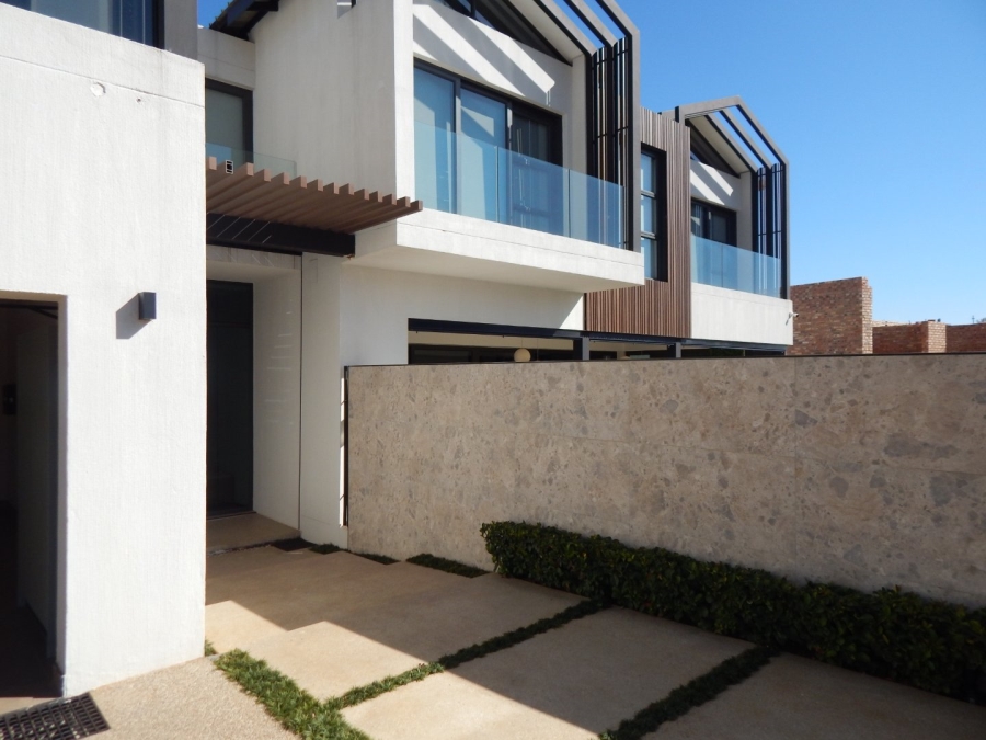 To Let 4 Bedroom Property for Rent in Helderfontein Estate Gauteng