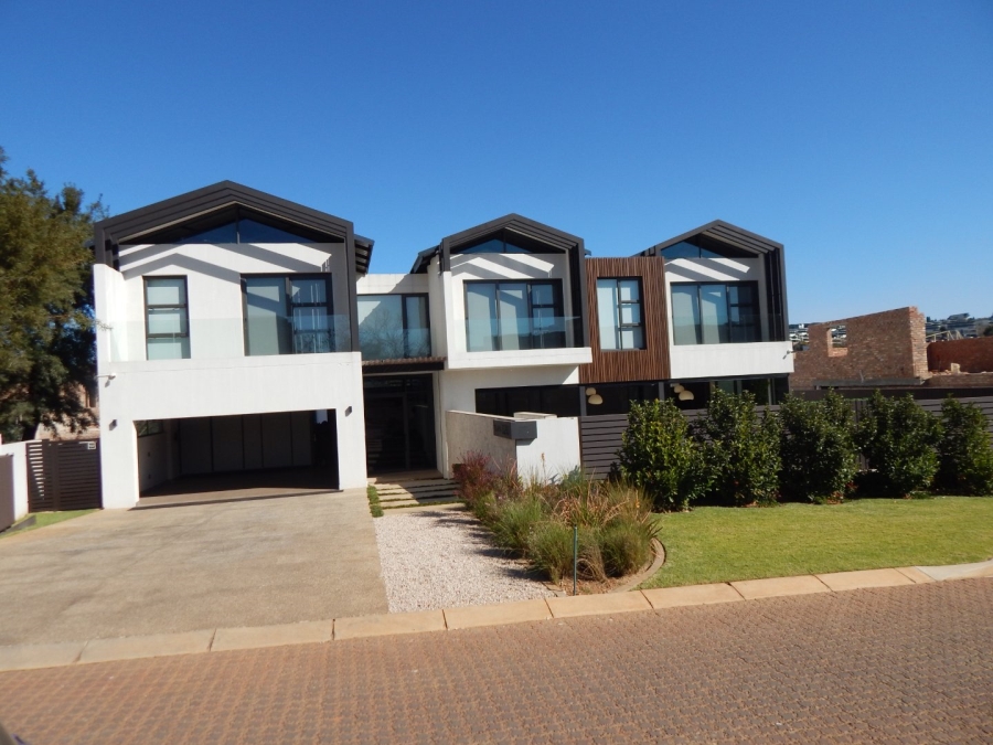 To Let 4 Bedroom Property for Rent in Helderfontein Estate Gauteng