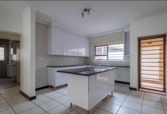 2 Bedroom Property for Sale in Sunninghill Gauteng