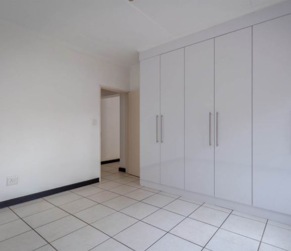 2 Bedroom Property for Sale in Sunninghill Gauteng
