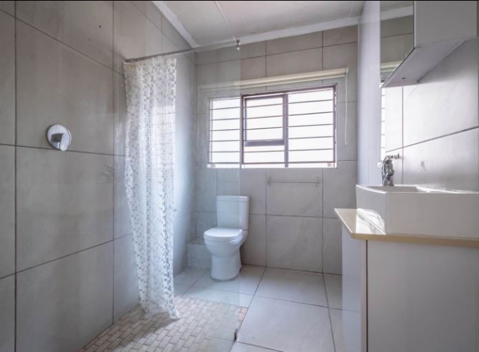 2 Bedroom Property for Sale in Sunninghill Gauteng