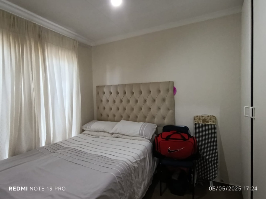 To Let 3 Bedroom Property for Rent in Heuwelsig Estate Gauteng