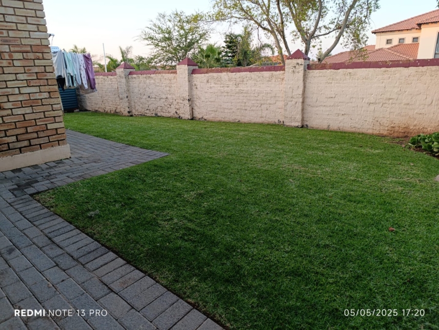 To Let 3 Bedroom Property for Rent in Heuwelsig Estate Gauteng