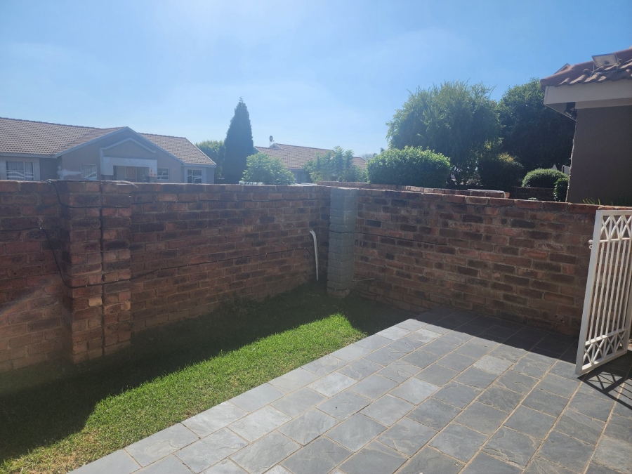 To Let 2 Bedroom Property for Rent in Kensington Gauteng