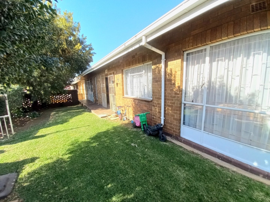3 Bedroom Property for Sale in Rustivia Gauteng
