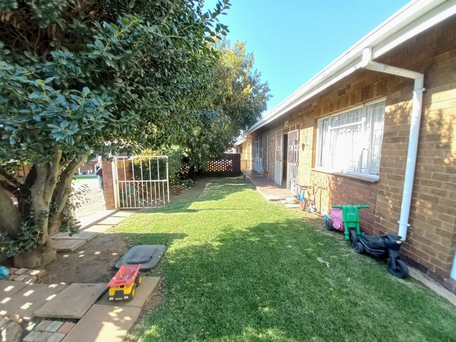 3 Bedroom Property for Sale in Rustivia Gauteng