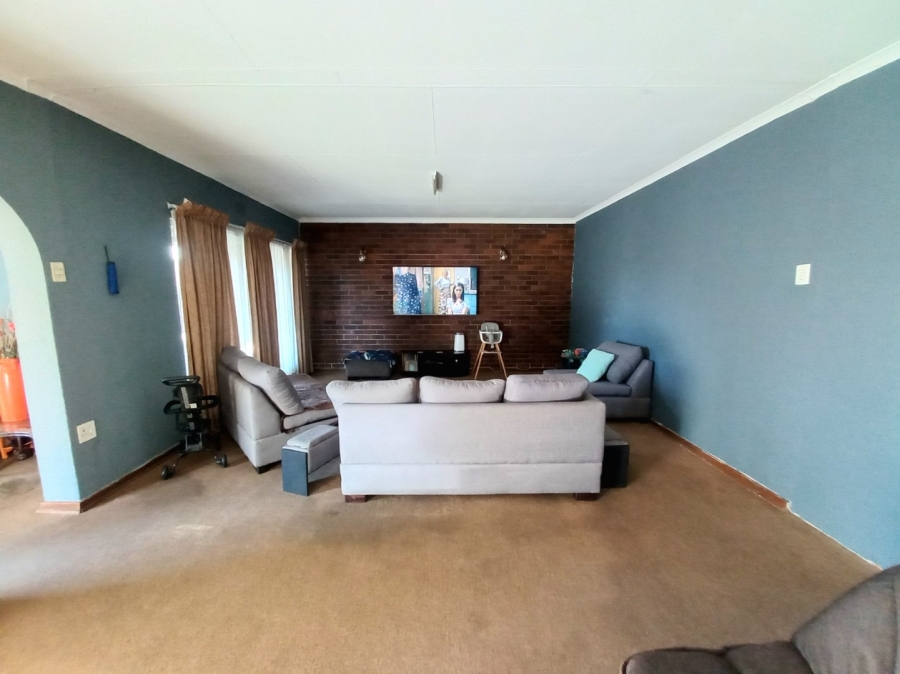 3 Bedroom Property for Sale in Rustivia Gauteng