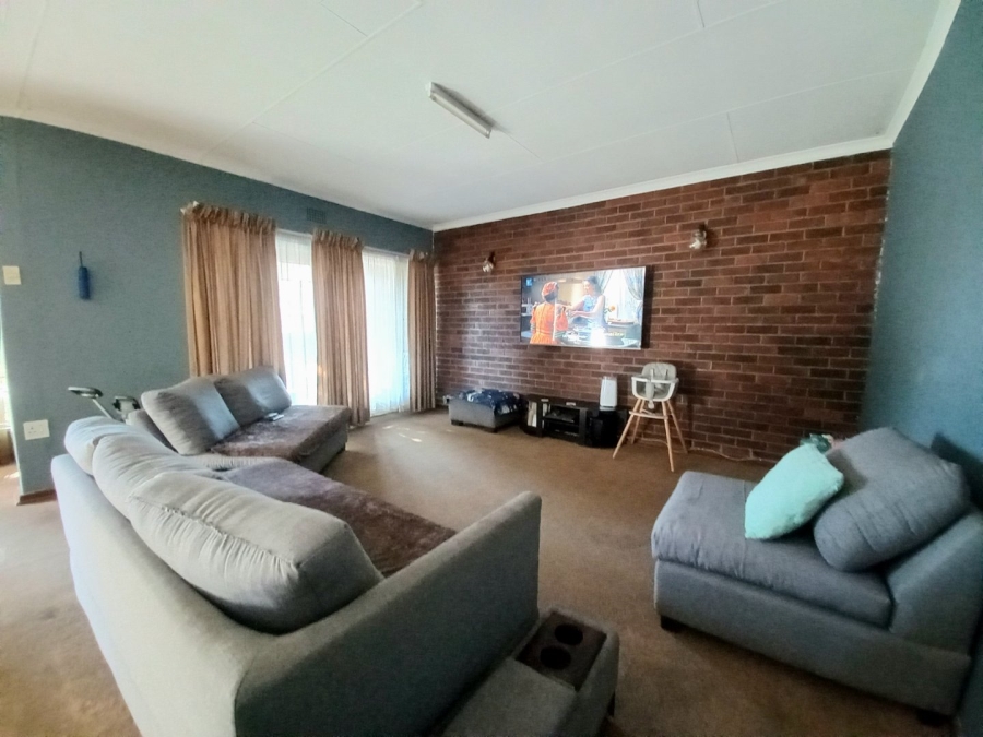 3 Bedroom Property for Sale in Rustivia Gauteng