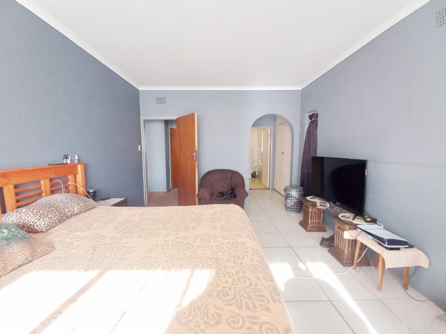 3 Bedroom Property for Sale in Rustivia Gauteng