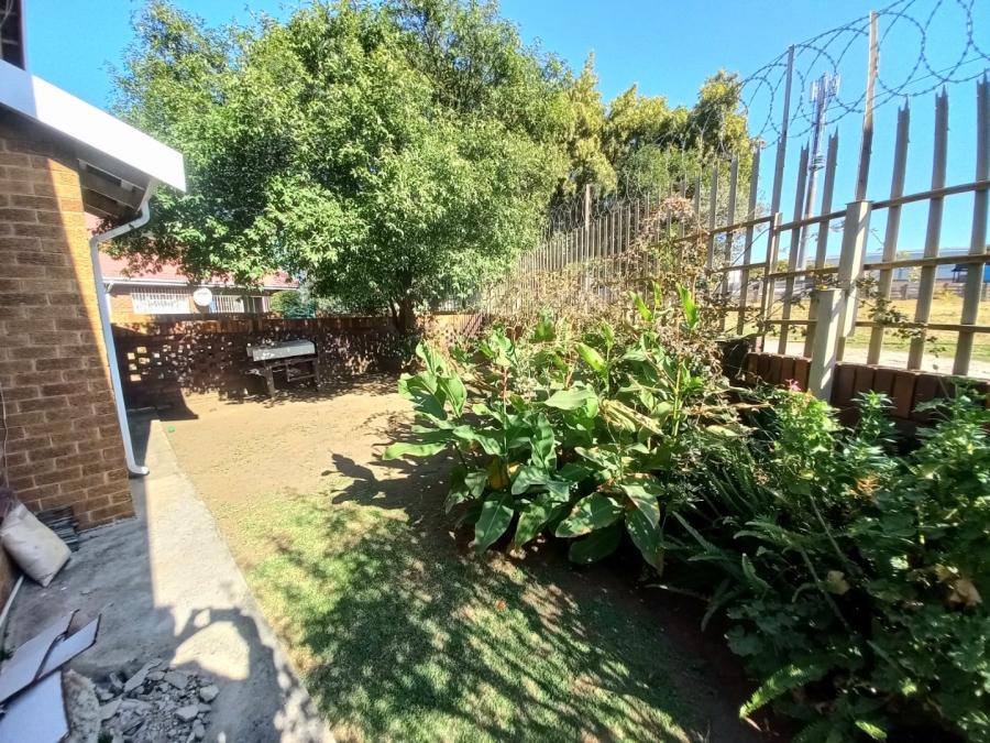 3 Bedroom Property for Sale in Rustivia Gauteng