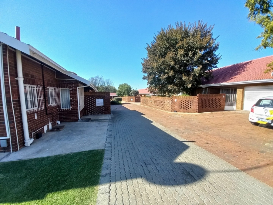 3 Bedroom Property for Sale in Rustivia Gauteng