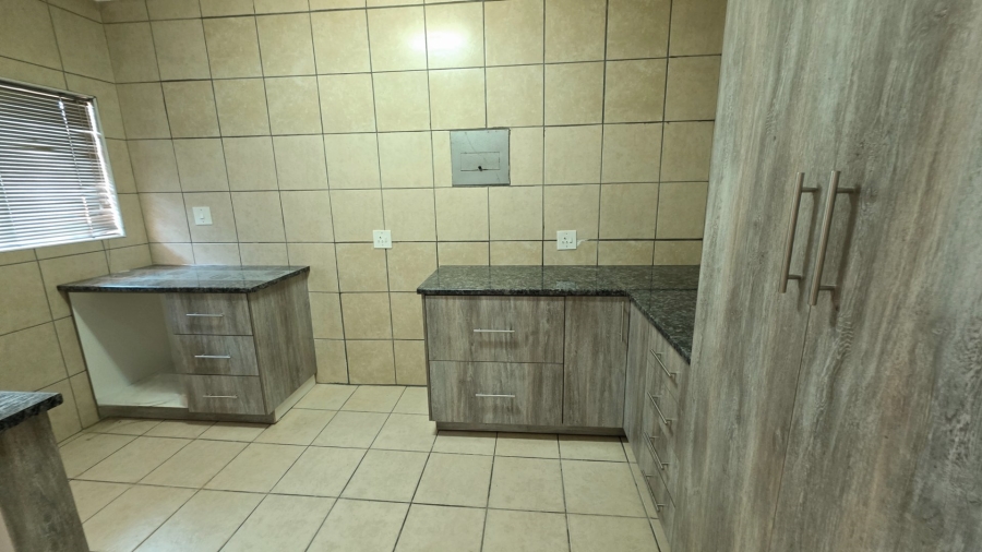 To Let 2 Bedroom Property for Rent in Erasmia Gauteng