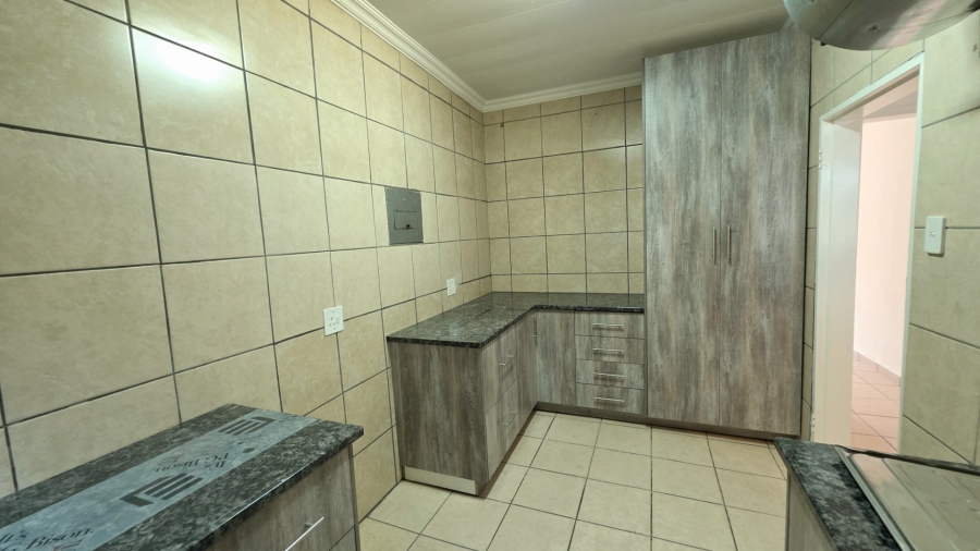 To Let 2 Bedroom Property for Rent in Erasmia Gauteng