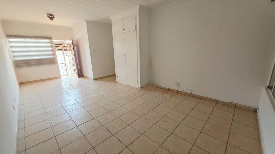 To Let 2 Bedroom Property for Rent in Erasmia Gauteng