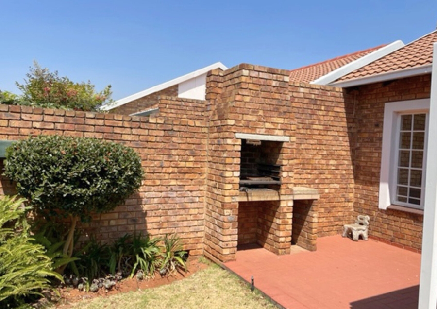 2 Bedroom Property for Sale in Wilro Park Gauteng