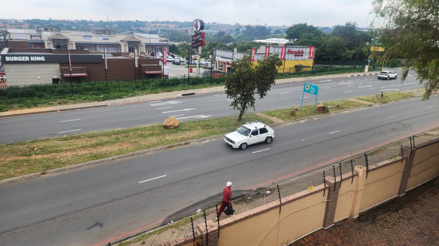 2 Bedroom Property for Sale in Grand Central Gauteng