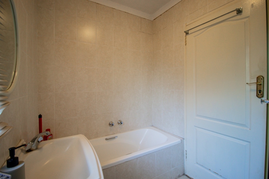 2 Bedroom Property for Sale in Sunnyrock Gauteng