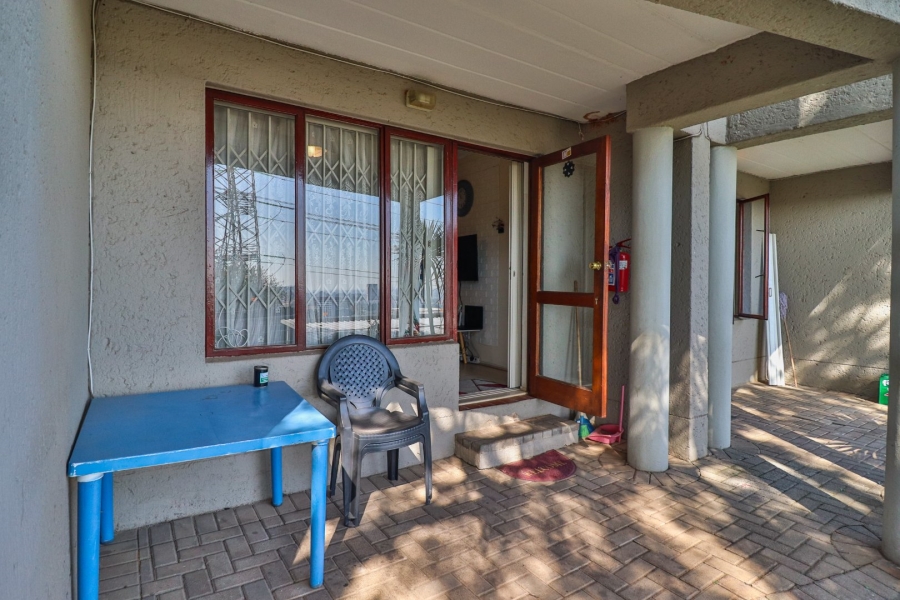 2 Bedroom Property for Sale in Sunnyrock Gauteng