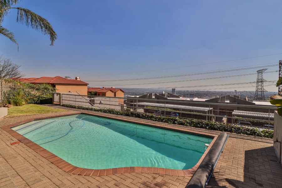 2 Bedroom Property for Sale in Sunnyrock Gauteng