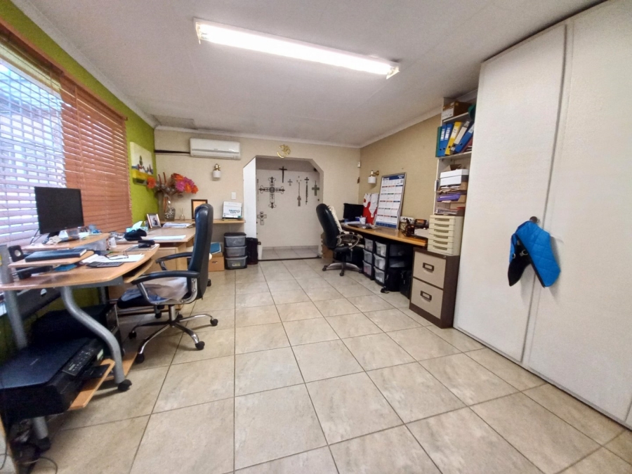 3 Bedroom Property for Sale in Buurendal Gauteng