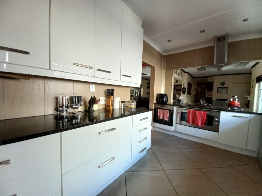 3 Bedroom Property for Sale in Buurendal Gauteng
