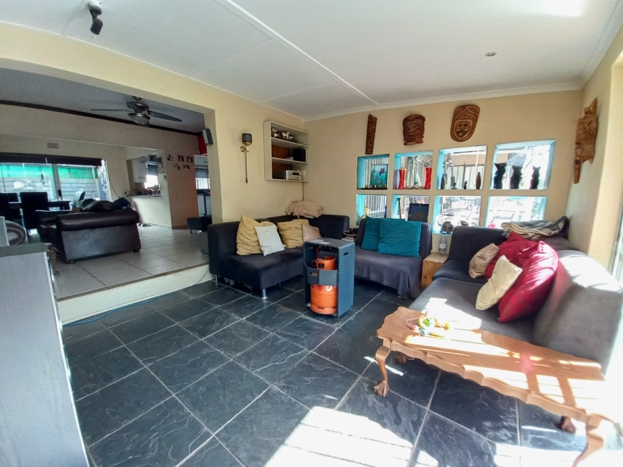 3 Bedroom Property for Sale in Buurendal Gauteng