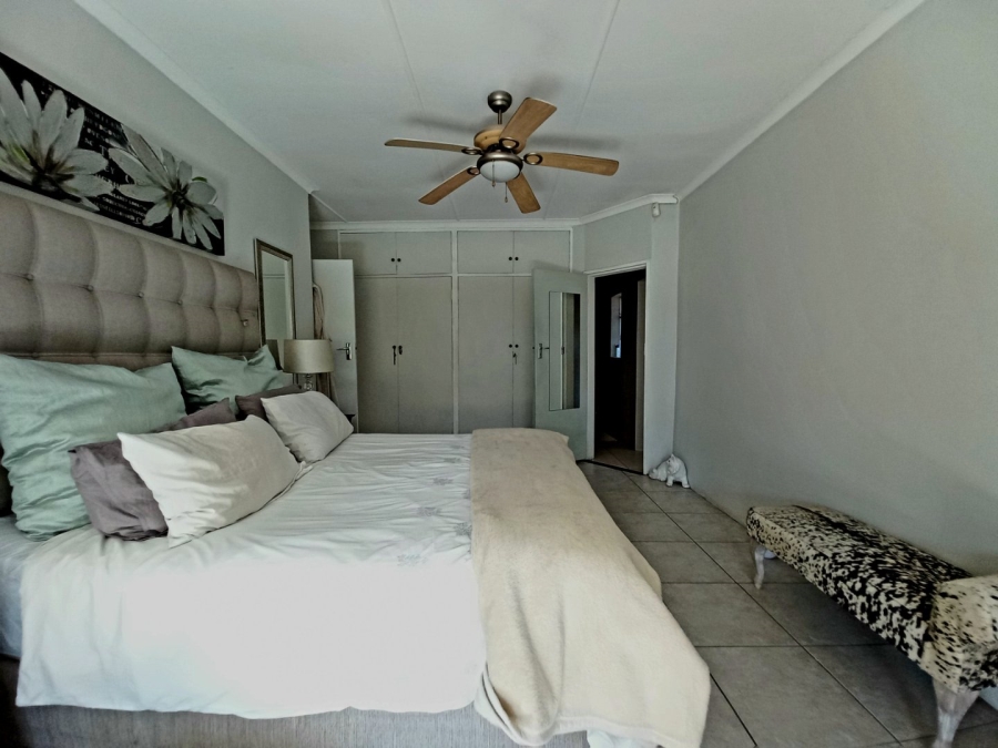 3 Bedroom Property for Sale in Buurendal Gauteng