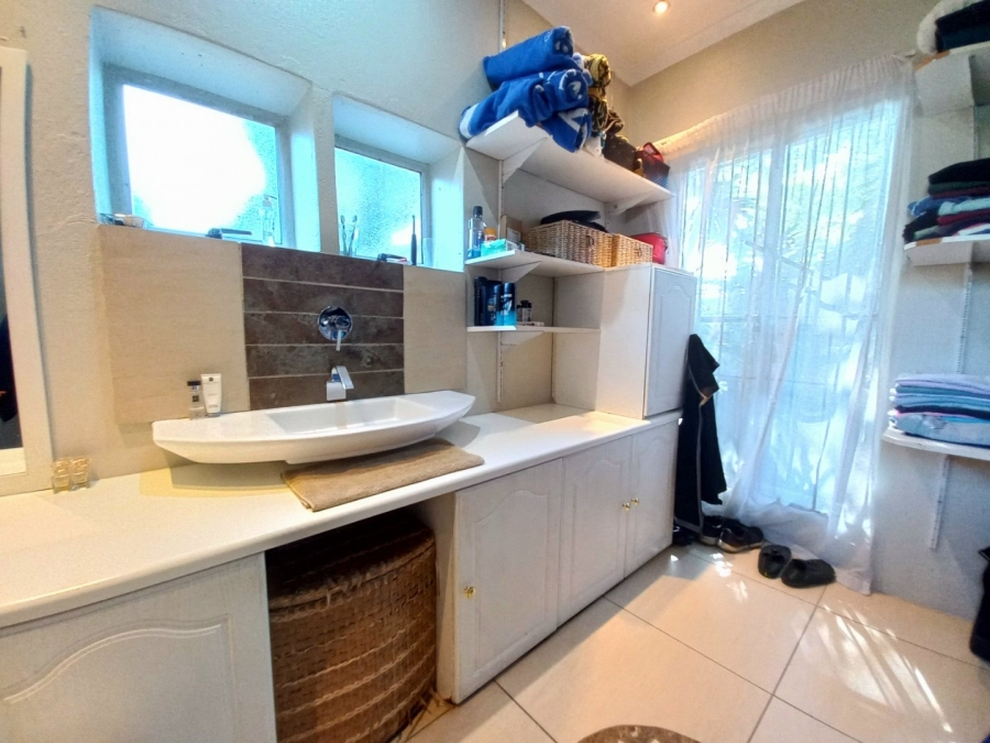 3 Bedroom Property for Sale in Buurendal Gauteng
