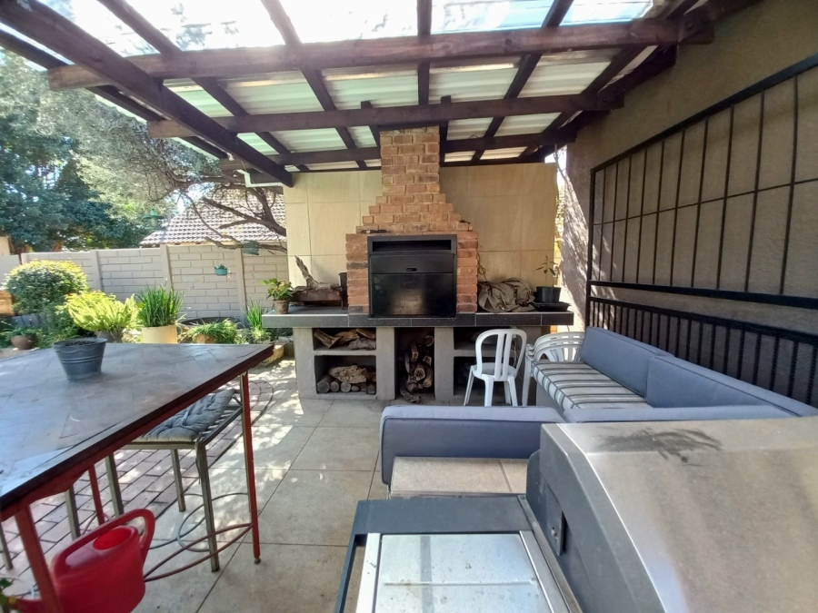 3 Bedroom Property for Sale in Buurendal Gauteng