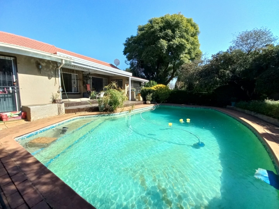 3 Bedroom Property for Sale in Buurendal Gauteng