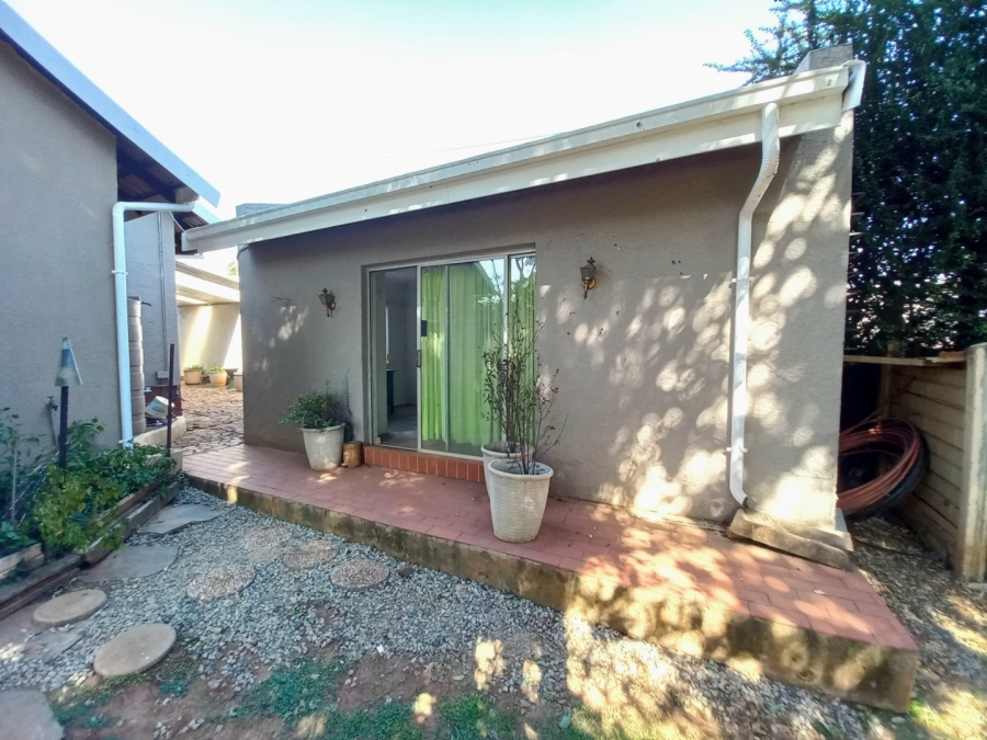 3 Bedroom Property for Sale in Buurendal Gauteng