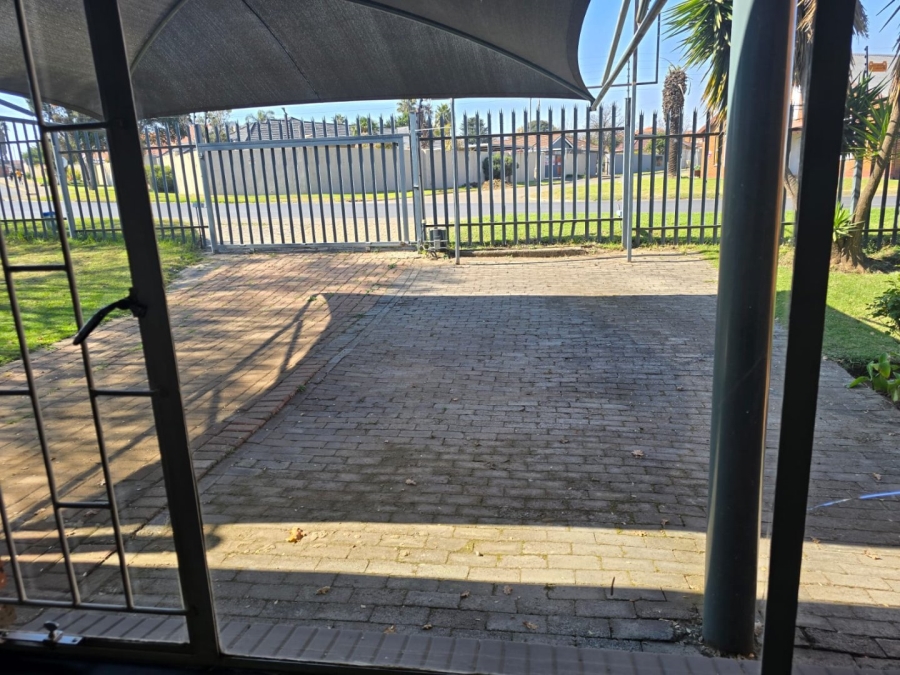 To Let commercial Property for Rent in Lilianton Gauteng