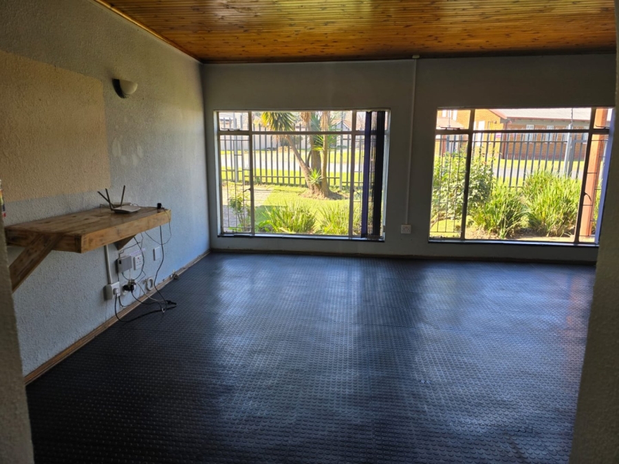 To Let commercial Property for Rent in Lilianton Gauteng
