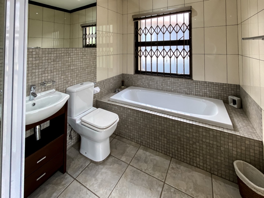 4 Bedroom Property for Sale in Aspen Hills Gauteng