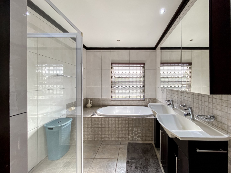 4 Bedroom Property for Sale in Aspen Hills Gauteng