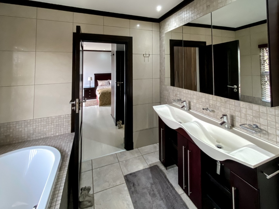 4 Bedroom Property for Sale in Aspen Hills Gauteng