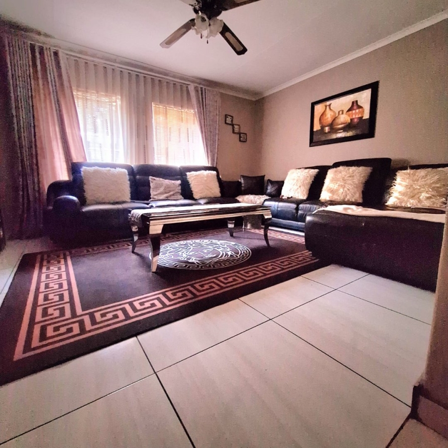4 Bedroom Property for Sale in Birchleigh Gauteng