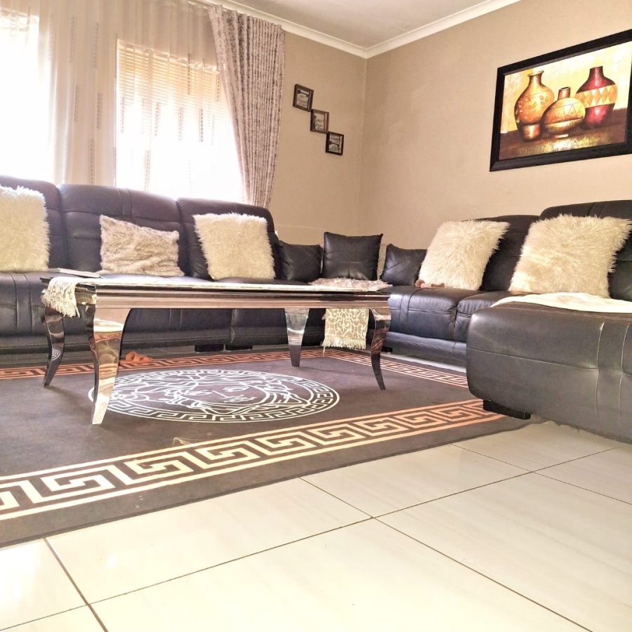 4 Bedroom Property for Sale in Birchleigh Gauteng