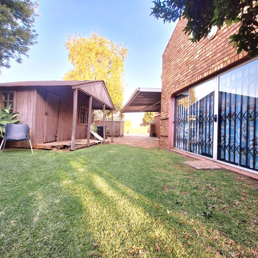 4 Bedroom Property for Sale in Birchleigh Gauteng