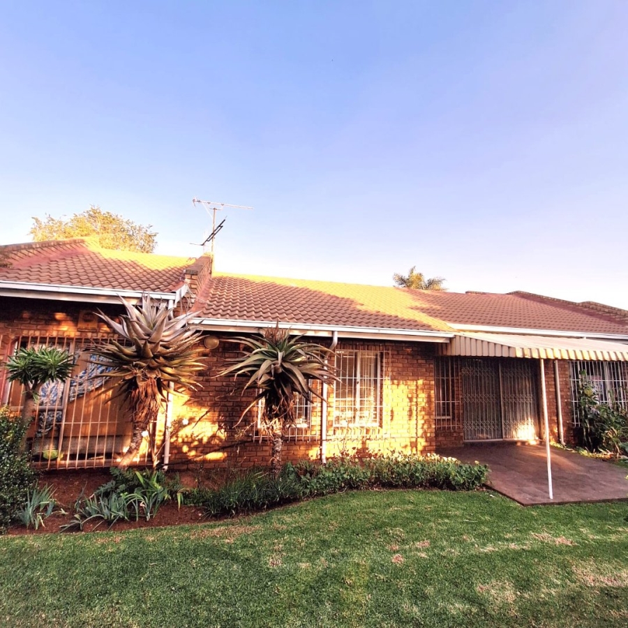4 Bedroom Property for Sale in Birchleigh Gauteng