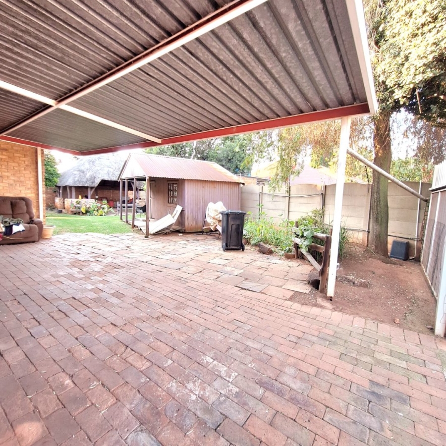 4 Bedroom Property for Sale in Birchleigh Gauteng