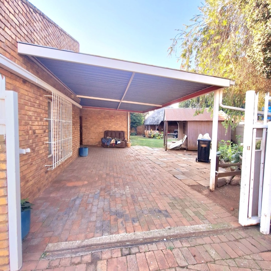 4 Bedroom Property for Sale in Birchleigh Gauteng