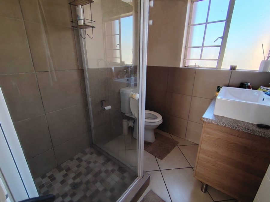 2 Bedroom Property for Sale in Stone Ridge Gauteng