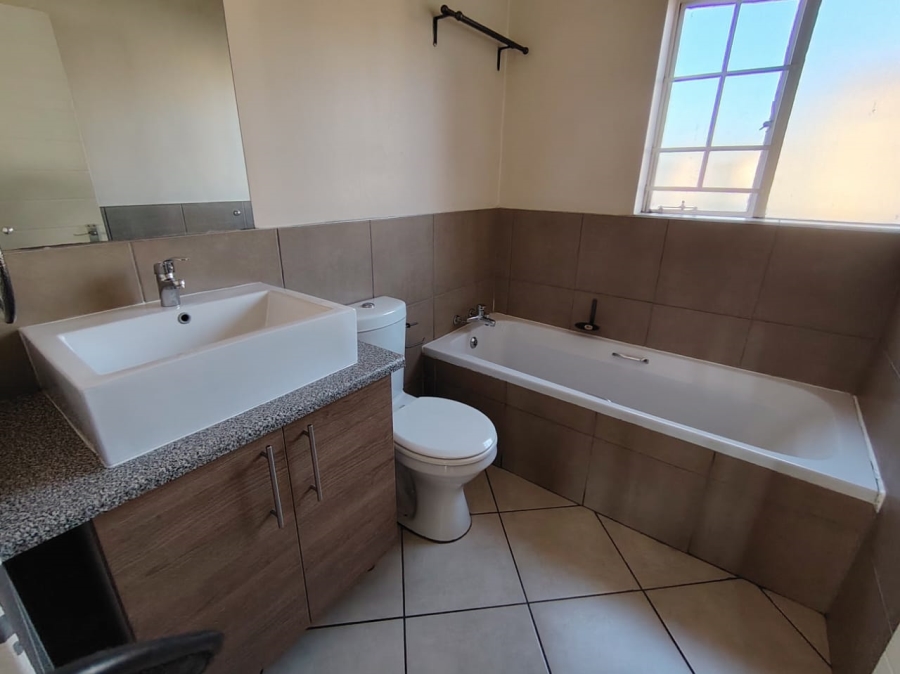 2 Bedroom Property for Sale in Stone Ridge Gauteng