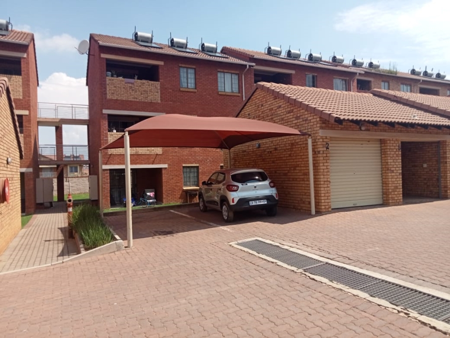 2 Bedroom Property for Sale in Noordwyk Gauteng