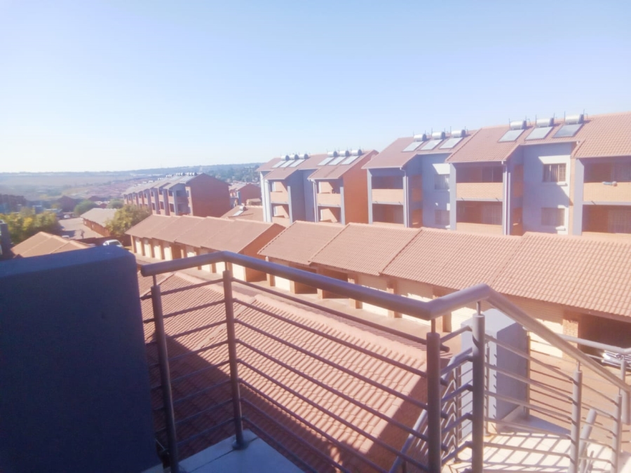 2 Bedroom Property for Sale in Noordwyk Gauteng