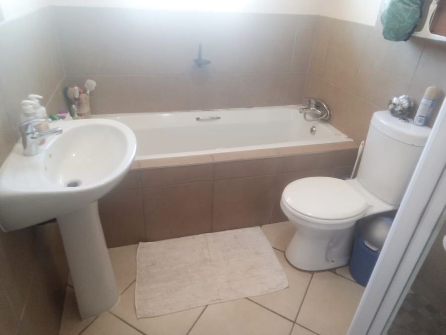 2 Bedroom Property for Sale in Noordwyk Gauteng