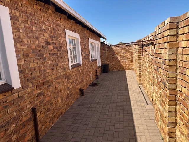 2 Bedroom Property for Sale in Wilro Park Gauteng